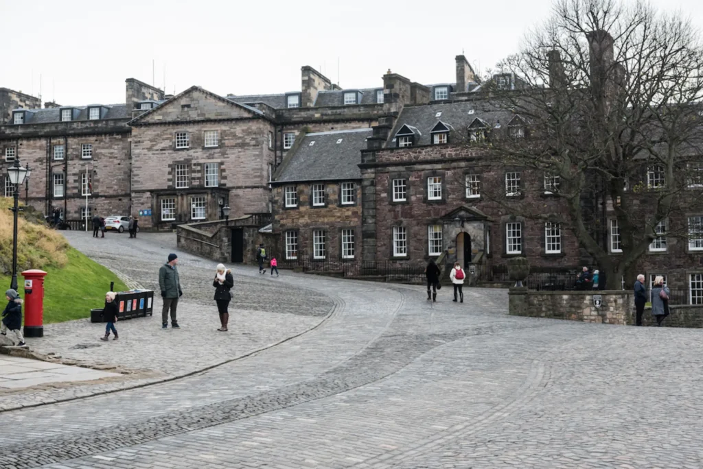 edinburgh literary pub tour