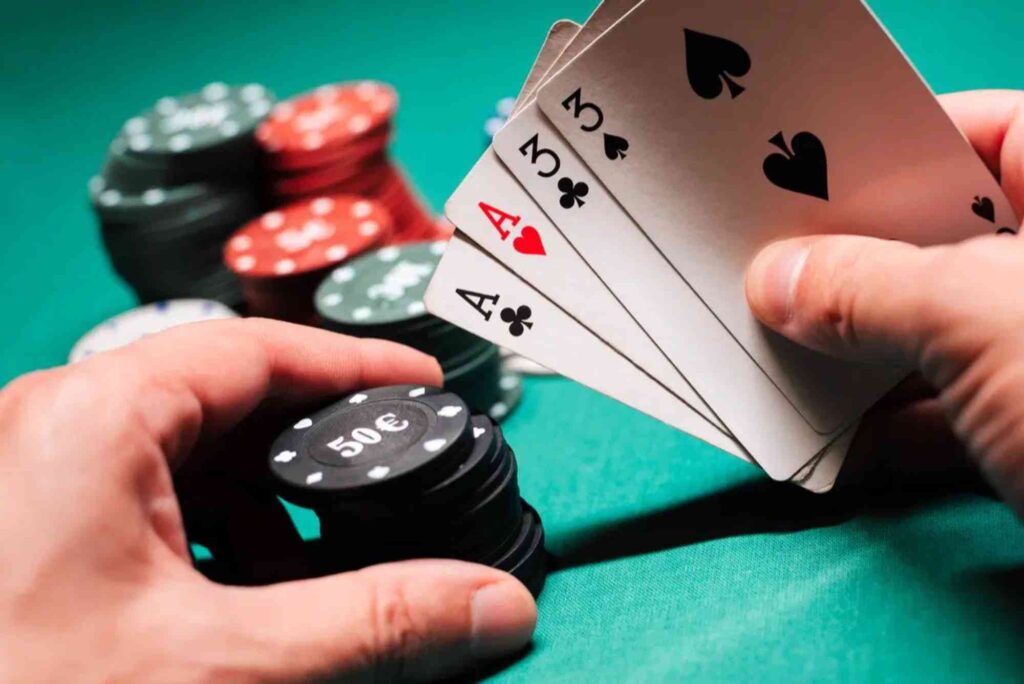 How Do Online Poker Tournaments Work?